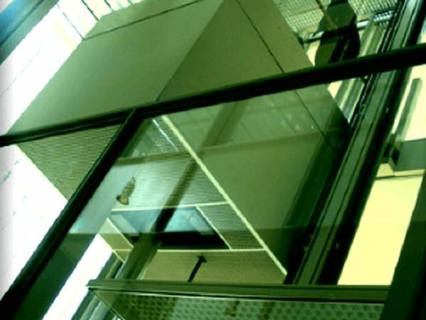 Instalación de un ascensor en una comunidad.