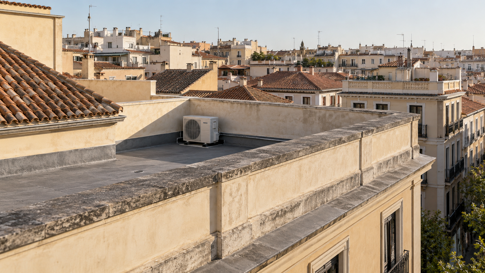 ¿Se puede instalar un aire acondicionado en cubierta en el centro de Madrid sin pasar por Patrimonio?